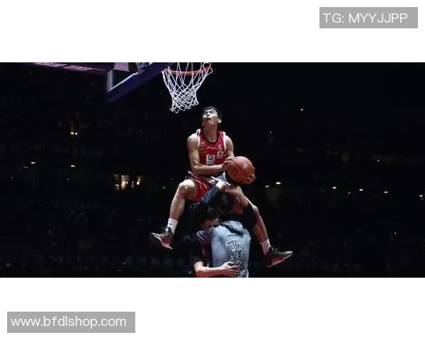 足球明星亲历姚明篮球场上的风采与技巧探秘 足球明星亲历姚明篮球场上的风采与技巧探秘