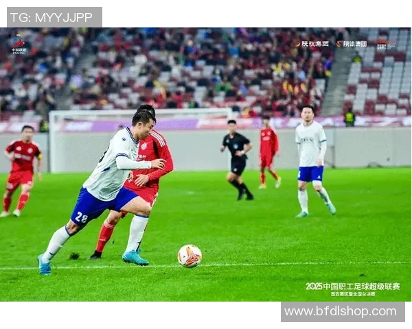 足球明星感人瞬间跪地庆祝动图展现激情与荣耀的完美结合 足球明星感人瞬间跪地庆祝动图展现激情与荣耀的完美结合